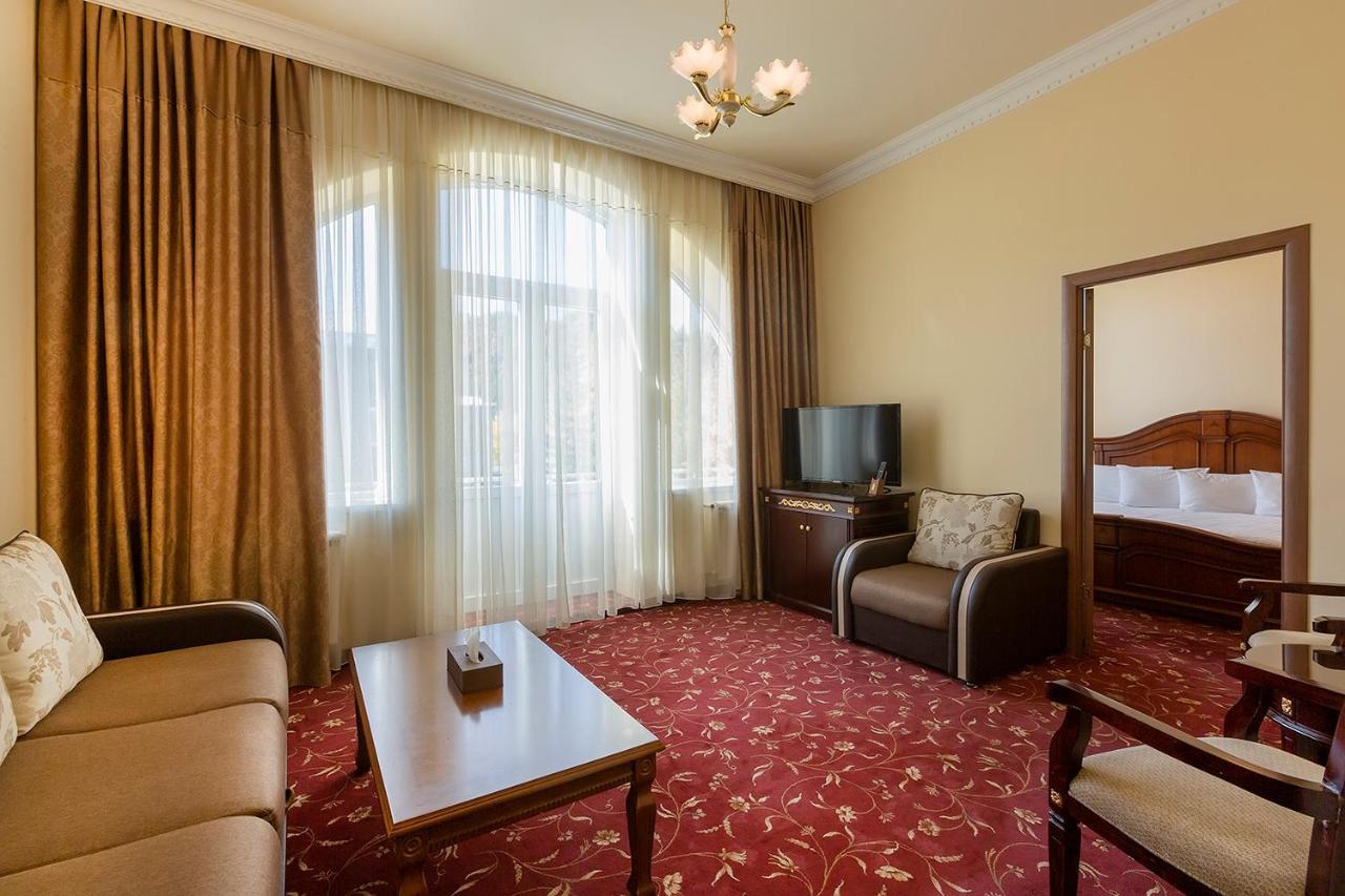 Jermuk Olympia Sanatorium Hotel ภายนอก รูปภาพ